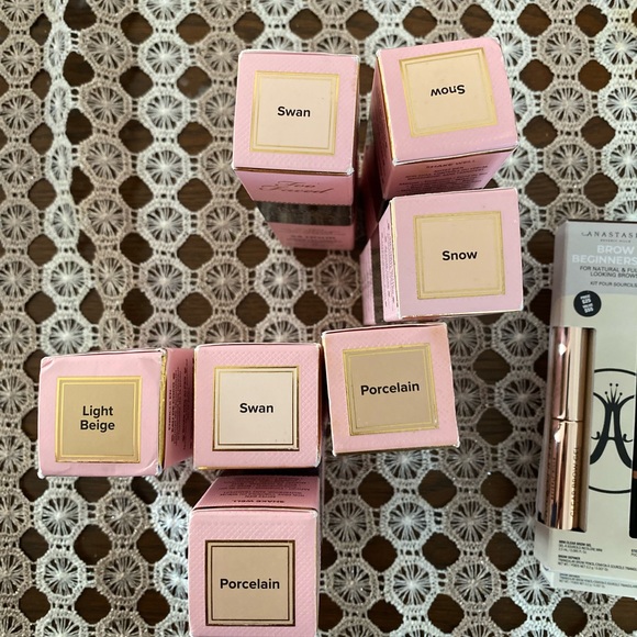 Too faced foundation - Picture 2 of 2